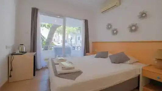 Mimosa Pension - 73