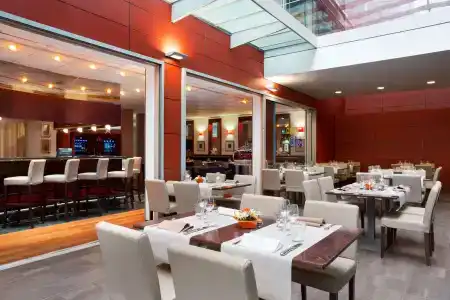 Ramada Encore by Wyndham Geneva - 20