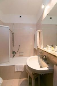 Continental Wellness & Spa - 32