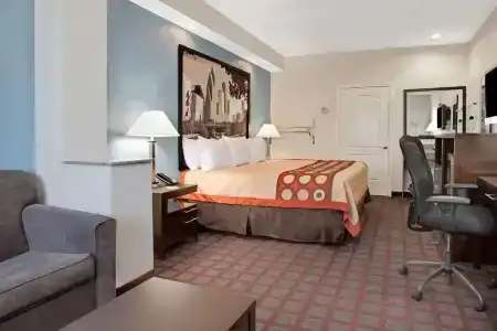 Super 8 by Wyndham Houston North I-45 - 68
