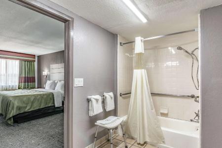 Quality Inn i-10 East Near At&t Center - 51