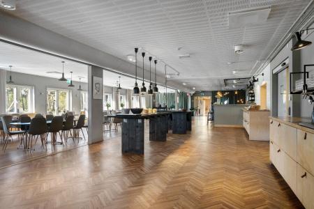 Tylebackl; Sure Collection by Best Western - 24