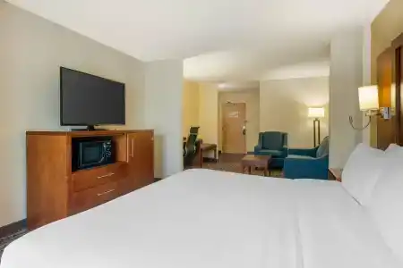 Comfort Suites - 60