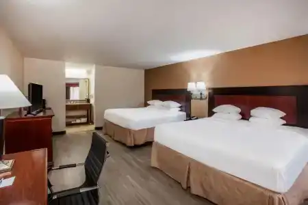 Days Inn & Suites by Wyndham - 33