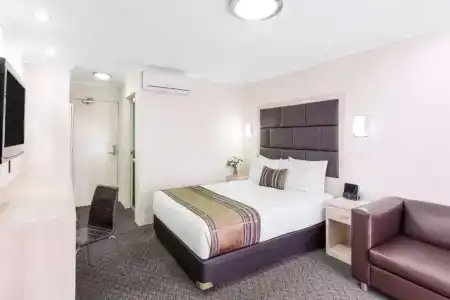Garden City, Best Western Signature Collection - 29