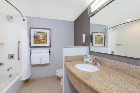 Courtyard by Marriott Downtown - 9