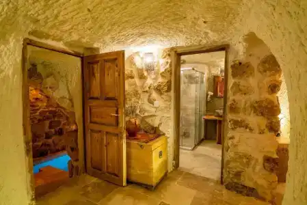 Atilla's Cave - 423
