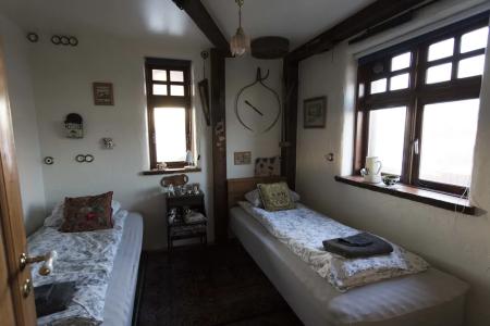 Raven's Bed - 2