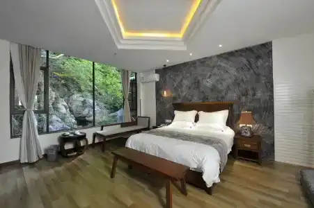 Guilin Crystal Crescent Moon - 49