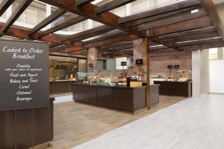 Embassy Suites by Hilton - 9
