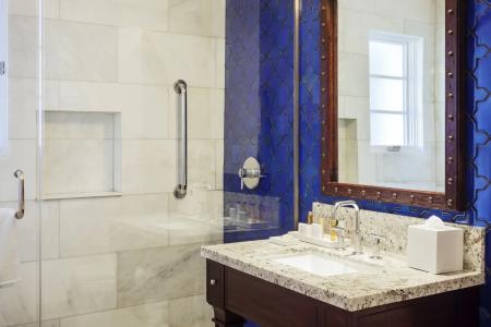 Triada, Autograph Collection - 45