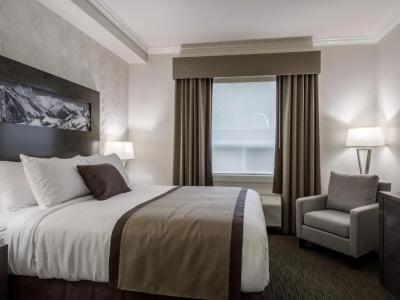 Ramada by Wyndham - 41