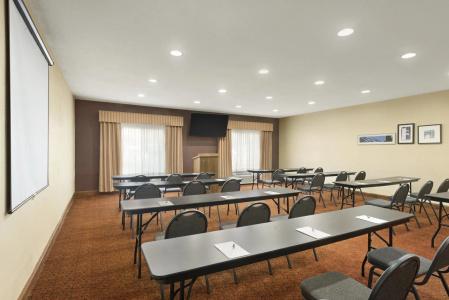 Country Inn & Suites by Radisson, West, KS - 19