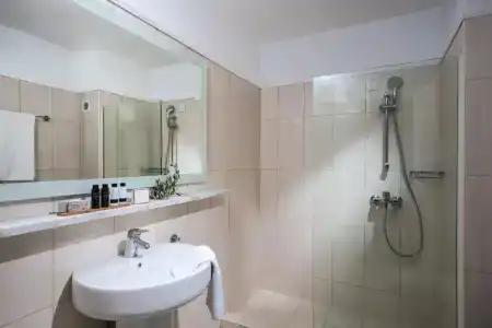 Peninsula Resort & Spa - 8