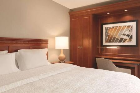 Hampton Inn-Airport - 33