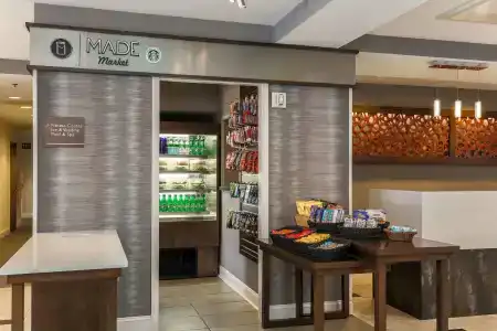 DoubleTree by Hilton Atlanta Airport - 11