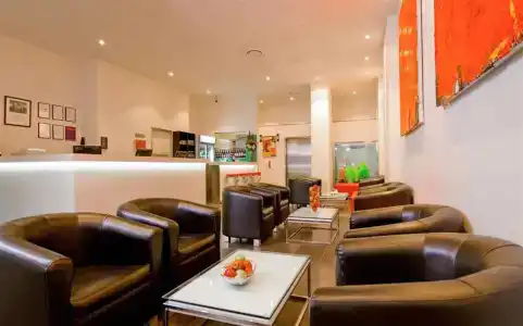 ibis World Square - 8