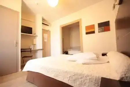 Hôtel Des Arts, Artisanal et Indépendant - 44
