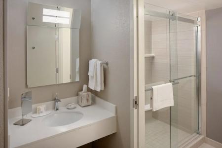 Courtyard by Marriott Waterfront - 32