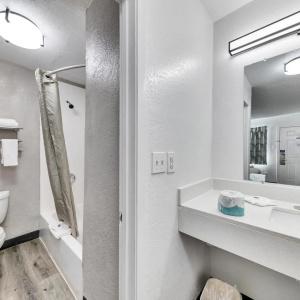 6-Austin, TX - South - Airport - 22