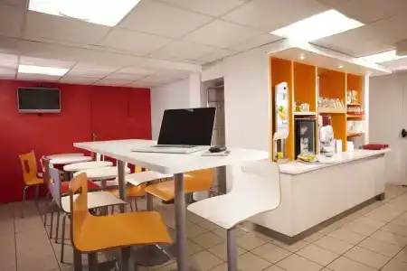 Première Classe Calais Centre-Gare - 25