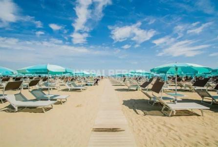 River fronte mare con piscina - 88