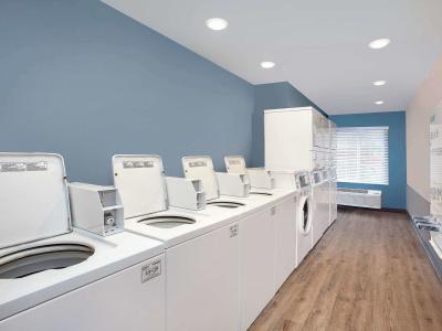 WoodSpring Suites Orlando South - 20