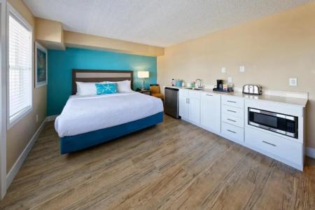 Commander & Suites - 55