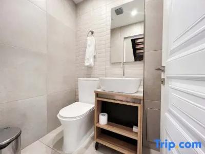 Motives Inn - 126