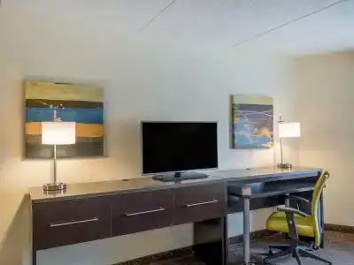 Holiday Inn Coliseum, An Ihg - 50