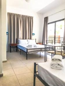 Athinas Court - 4