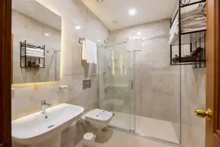 Royan Suites - 15