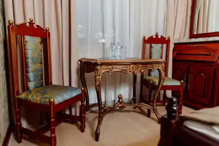 Royal Antique - 32