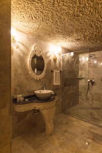 Solo Cave Suites - 107