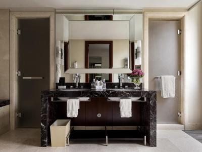 Four Seasons Hotel Moscow - 38
