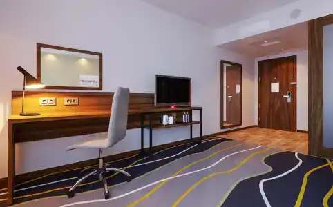 Hampton by Hilton - 7