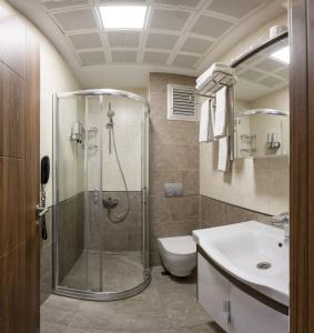 Comfort Suites - 8