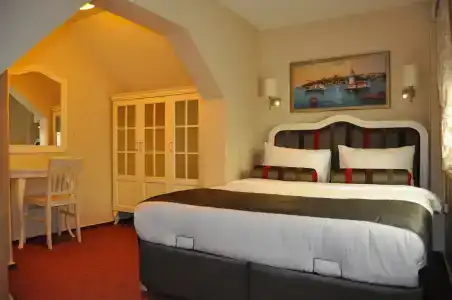 Away Suites - 13