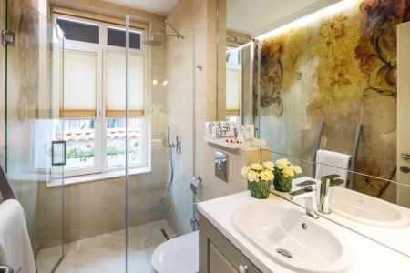 Gallery 37, BW Premier Collection - 13