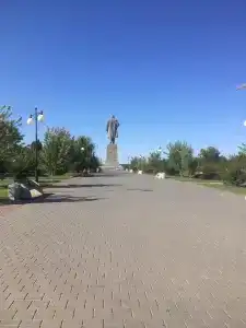 У Монумента - 0