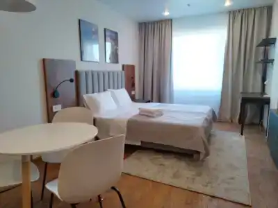 Avenue Apart - 6