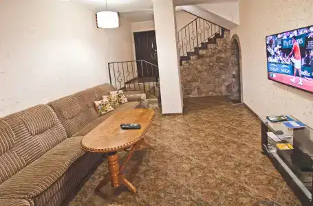 Travel House - 2