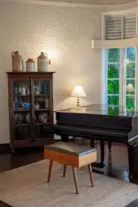 Castle Hill Bungalow - 5