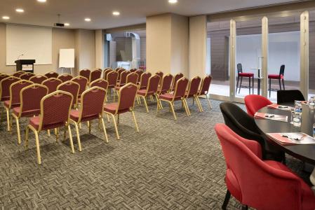 Ramada & Suites by Wyndham Istanbul Sisli - 11