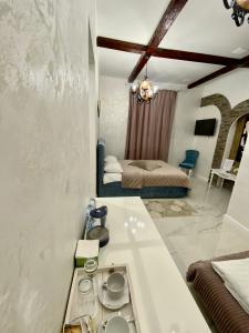 Silver House - 104