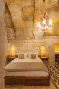 Solo Cave Suites - 77