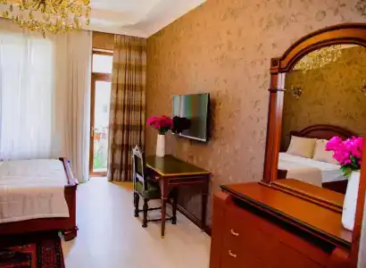 Royal Antique - 16