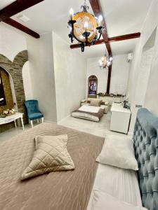 Silver House - 103