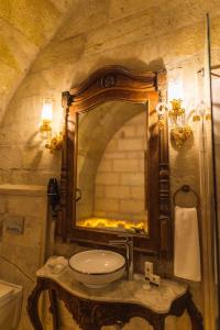 Solo Cave Suites - 63