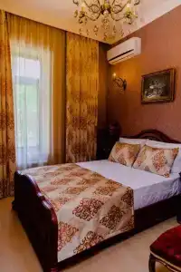 Royal Antique - 24
